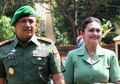 Bilangnya Mau Menduda Dulu setelah Sang Istri Dipanggil Tuhan, tapi Jenderal TNI Ini Harus Telan Ludahnya Sendiri setelah Bertemu Artis Cantik Ini
