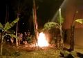 Diduga Punya Masalah Percintaan, Sepasang Sejoli Ini Ditemukan dalam Kondisi Terbakar, Aroma Minyak Tanah Memenuhi Tempat Kejadian Perkara