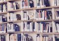 Tips Menata Buku di Rumah Mungil yang Mudah dan Praktis, Jangan Takut Biarkan Ruang Kosong