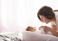 Moms Sibuk dan Khawatir Tak Bisa Urus Si Kecil dengan Maksimal? Ini Tips Cari Baby Sitter Terbaik!