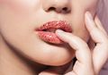 Cukup Pakai 2 Bahan Alami, Bibir Kita Bisa Makin Merona! Apa Saja?