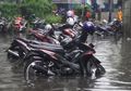 Jangan Langsung Menyalakan Motor yang Habis Terendam Banjir, Ini Alasannya