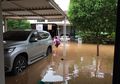 Banjir Merendam Kawasan Graha Raya Bintaro, Mulai dari Ban Renang Anak hingga Kiddie Pool Dijadikan Sebagai Alat Evakuasi Warga