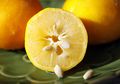 6 Cara Buat Masker Lemon Untuk Memutihkan Kulit Wajah, Semuanya dari Bahan Dapur!