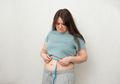 Sering Tak Percaya Diri karena Bentuk Tubuh yang Besar? Berikut Cara Mengatasinya Moms