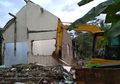 Pulang-pulang Minta Cerai, Suami Nekat robohkan Rumah dengan Eskavator hingga Habis Tak Tersisa, Begini Kronologinya