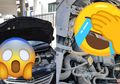 Buka Kap Mobil, Pria Ini Terkejut ada Hewan Sebesar Buaya Bersarang di Dalam Mesin Mobil Tersebut, Netizen: Bagaimana Caranya Masuk
