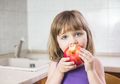 Agar Perkembangan Otak Si Kecil Maksimal, Yuk Berikan Makanan Ini Moms