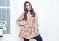 Pakai Dress Merah di Pesta Ulang Tahun Anak, Ayu Ting Ting Justru Bikin Netizen Salfok Gara-Gara Pakai Sandal Jepit