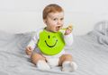 Panduan Perkembangan Bayi 11 Bulan yang Normal Terjadi, Salah Satunya Si Kecil Mulai Suka Pegang Sendok Sendiri