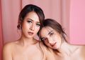 Tak Kapok Dihujat Karena Umbar Aurat, Nia Ramadhani Unggah Foto Seksi Pamer Udel Bareng Kakak Ipar