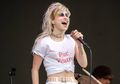 Garap Proyek Solo, Hayley Williams Rilis Debut Single Berjudul Simmer