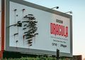 Billboard Dracula Bikin Bingung di Siang Hari, Tapi Ketika Malam..