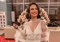 Makan Kentang Pakai Es Krim, Vanessa Angel Kenakan Kemeja Transparan Heboh yang Curi Perhatian