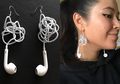 Unik, EarPods Kusut Jadi Tren Fashion Terbaru Berharga Ratusan Ribu Rupiah