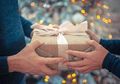 Memberikan 5 Barang ini Kepada Pacar Mitosnya Bikin Putus. Benarkah?
