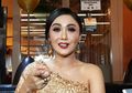 Sepatu Bootsnya Viral, Yuni Shara: Sepatu Saya Sama Kayak Pasukan Orange