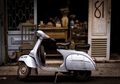 Ini Alasan Kenapa Vespa Lawas Nggak Punya Standar Samping