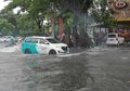 Begini Kalau Surabaya Kebanjiran, Bu Risma Malah Tuai Pujian Netizen dan Jadi Trending Twitter