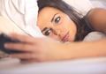 Bangun Tidur Langsung Cek Ponsel, Ini Risiko Mengerikan yang Menanti