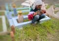 Akan Makamkan Bayinya, Pria ini Malah Ditolak Pemakaman Desa Karena Miskin, Foto Sang Ayah yang Cuma Bisa Luntang-luntung Pun Viral!