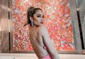 Pakai Baju Seksi Transparan Saat Belajar Menembak, Cinta Laura Sukses Jadi Sorotan Netizen