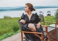 Foto Bareng Gorila di Hutan Afrika, Netizen Puji Nikita Willy Meski Rambutnya Lepek dan Berantakan