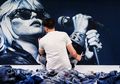Keren Abis, Seniman Ini Sulap Kain Denim Menjadi Potret Wajah Selebritis Dunia