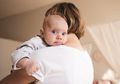 Panduan Perkembangan Bayi 4 Bulan yang Normal Terjadi, Salah Satunya Sering Gumoh, Begini Cara Mengatasi dengan Tepat!