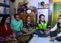 Kuli Bangunan Hingga Tukang Ojek Online, Anak Musisi Legendaris Ini Rela Jadi Driver Demi Penuhi Kebutuhan Hidup, Buru-buru Antarkan Obat Buat Sang Ibu Walau Masih Pakai Atribut