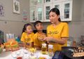 #FamilyQuality Seperti yang Dilakukan Sarwendah dengan Betrand dan Thania, Ternyata Memasak Bersama Anak Punya Banyak Manfaat Loh