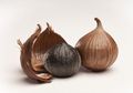 Penampakannya Mirip Arang, Tapi Bawang Hitam Punya Faedah yang Super Bagi Kesehatan Kita