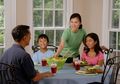 #FamilyQuality: Hindari Dampak Bullying hingga Cegah Masalah Remaja dengan Makan Bersama Keluarga, Kok Bisa?