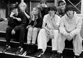 Tanpa Suga, Ariana Grande Pamer Foto Bersama BTS Jelang Grammy Awards 2020