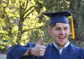 Anak-anak Muda Sarjana Fresh Graduate Itu Gayanya Boleh Tinggi, Padahal Menurut BPS Gaji Mereka Cuma Segini