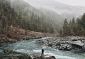 Tafsir Mimpi Jatuh ke Sungai, Benarkah ini Malah Pertanda Baik?