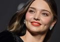 Awet Muda dan Cantik di Usia 37 Tahun, Ternyata Miranda Kerr Percaya Buah 'Buruk Rupa' dan Aroma Tak Sedap Ini Sebagai Perawatan Wajah