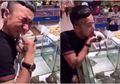 Rakus Saat Melahap Katak Hidup-hidup, Beginilah Pemandangan Menjijikan Seorang Warga China di Tengah Kasus Virus Corona