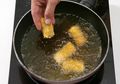 Cukup dengan 3 Bahan Alami, Begini Cara Ampuh Membersihkan Minyak Goreng Bekas yang Sudah Dipakai
