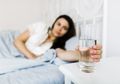 Banyak Orang Salah Paham, Minum Air Putih Sebelum Tidur Malah Bisa Sebabkan 8 Gangguan Kesehatan