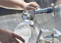 Sering Dilakukan, Mengisi Ulang Air di Botol Plastik Ternyata Bisa Sebabkan Kanker Sampai Ganggu Kesuburan!