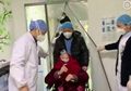 Sempat Terpapar Corona hingga Dikurung di Ruang Isolasi, Begini Detik-detik Dokter Pulangkan Wanita Tua 87 Tahun yang Telah Sembuh