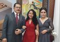 Kemarin Pamer Halaman Belakang yang Ditumbuhi Pohon Jambu Langka, Kini Mayangsari Perlihatkan Mewahnya Ruang Makan Indoor yang Bertema Klasik Emas
