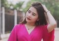 Kolaborasi dengan DJ Asal Brazil, Prilly Latuconsina Tampil Seksi dengan Sequin Dress Belahan Tinggi di Video Klip