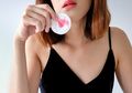 Cara Benar Membersihkan Lipstik Agar Bibir Nggak Menghitam, Wajib Tahu!