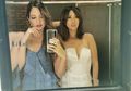 Foto Bareng Kakak Ipar Pakai Jaket Melorot Seksi, Nia Ramadhani Makin Disorot Saat Tenteng Tas Besar Harga Rp41,2 Juta!