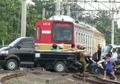 Viral Video KRL Ngalah Sama Pengguna Jalan yang Lewat, Si Perekam Klarifikasi Kejadiannya