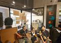 Locale Rilis Merchandise 'Menari Dengan Bayangan' Hindia Vol 2