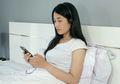 Jangan Lakukan Ini Lagi, Wanita Muda Ini Tiba-tiba Tuli, Gara-garanya Terlalu Lama Menggunakan Earphone saat Tidur Malam