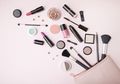 Hindari Masalah Kulit, Ini Produk Makeup yang Nggak Boleh Kamu Sharing!